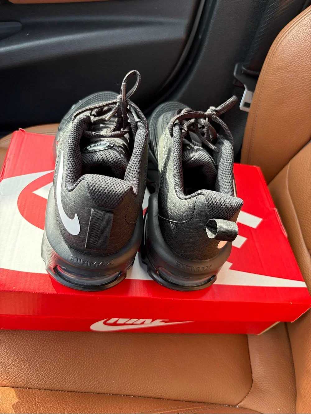 Nike Men’s Black and White Low-Top Sneakers